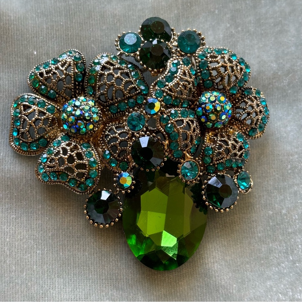 Vintage Rhinestone flower Brooch